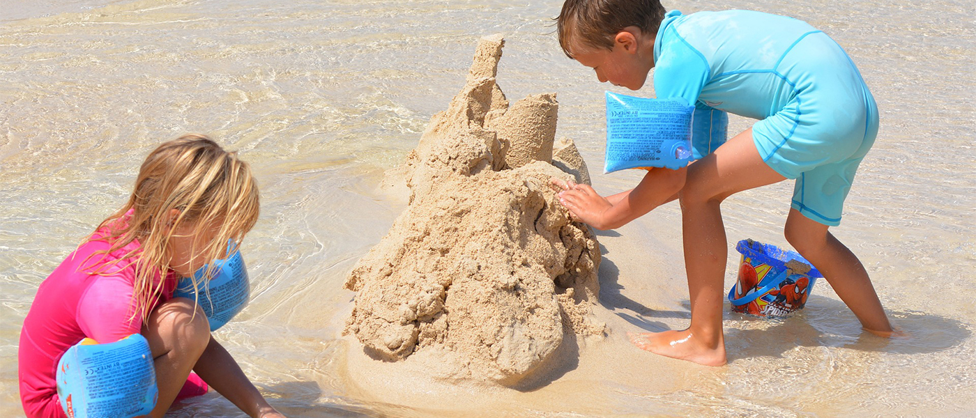 plage enfant soleil 