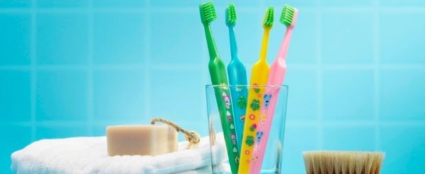 Hygiène dentaire : Les bonnes habitudes à mettre en place avec vos enfants !