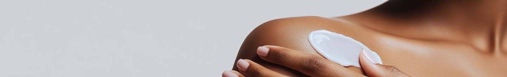 Comment puis-je éliminer rapidement et naturellement les taches brunes sur mon visage ?