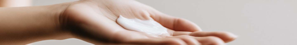 Quelle est la différence entre crème anti-âge et Anti-ride ?
