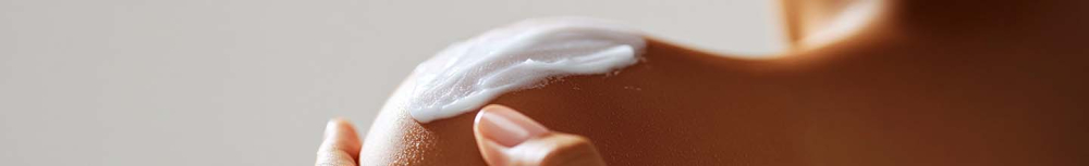 Que puis-je mettre sur la peau éraflée de mon visage ?