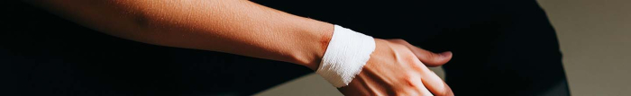 Quels sont 2 exemples d’antiseptiques ?