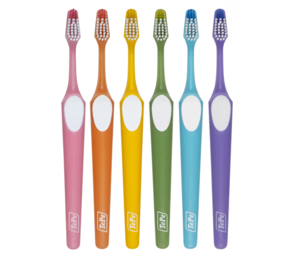 Brosse à dents medium TePe - une brosse à dents - image 1